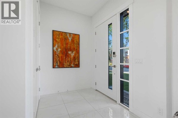 Foyer - 3308 2 Street Nw, Calgary, AB T2K0X9 Photo 3