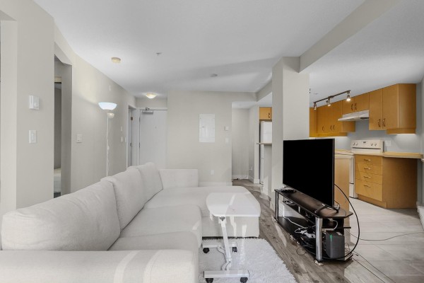 331 10838 City Parkway, Surrey, BC, photo 3
