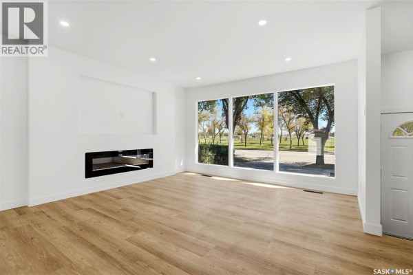 Living room - 3312 Grant Road, Regina, SK S4S5H5 Photo 3