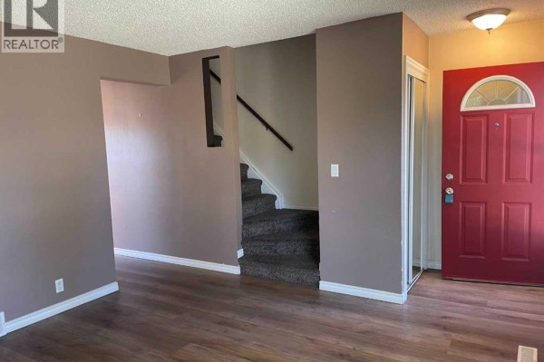 Bedroom - 3315 56 Street Ne, Calgary, AB T2E8Y9 Photo 5