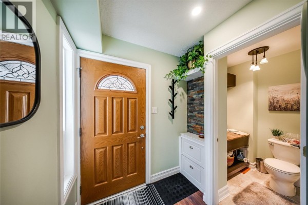 Primary Bedroom - 3315 Laurel Crescent, Trail, BC V1R4M6 Photo 5