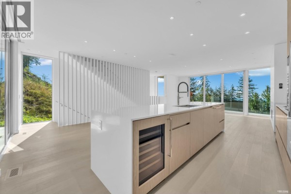 3317 Chippendale Road, West Vancouver, BC V7S0B7 Photo 3