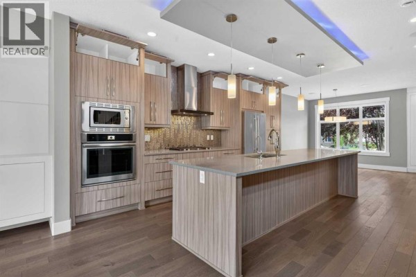 4pc Bathroom - 3318 Centre B Street Nw, Calgary, AB T2K0V6 Photo 2