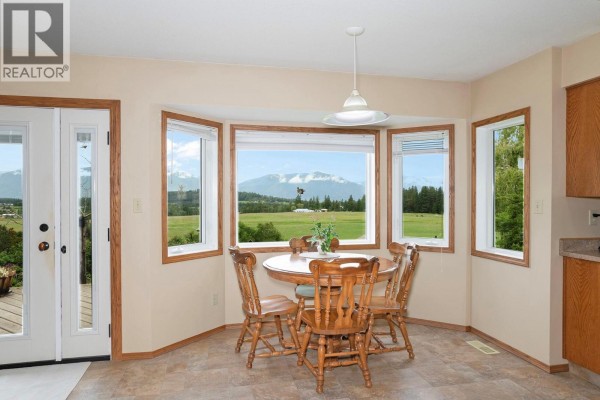 Kitchen - 3319 Lloyd Road, Canyon, BC V0B1C1 Photo 4