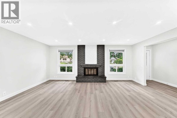 4pc Bathroom - 3319 Radcliffe Drive Se, Calgary, AB T2A5X3 Photo 5