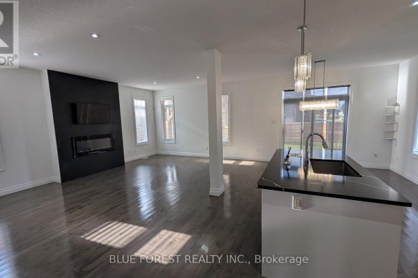 Family room - 3319 Regiment Road, London South, ON N6P0G5 Photo 5