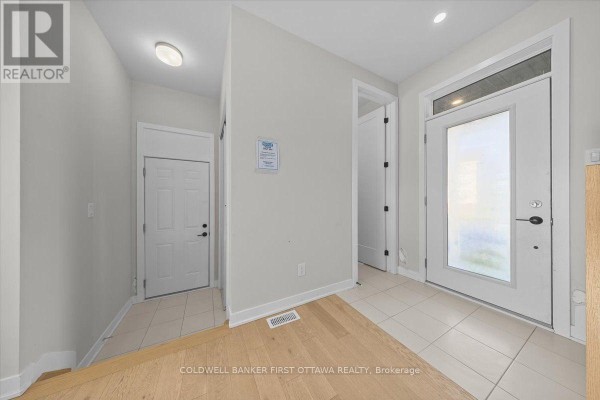 Family room - 332 Appalachian Circle, Ottawa, ON K2J6X3 Photo 5