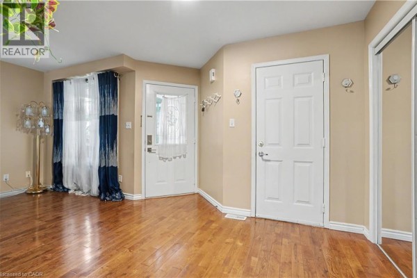 4pc Bathroom - 332 Brembel Crescent, Kitchener, ON N2B3W9 Photo 5