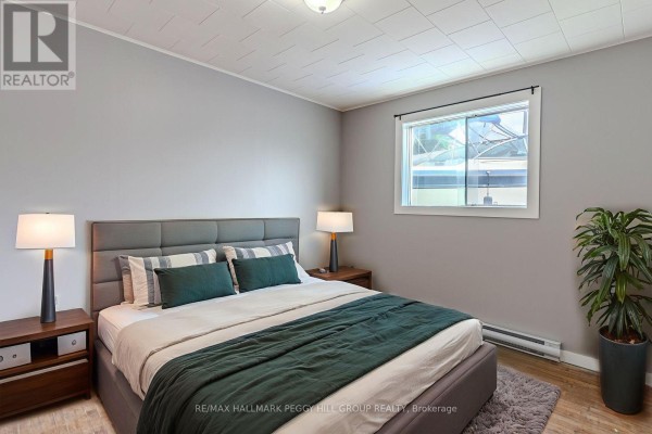 Living room - 332 Champlain Road, Penetanguishene, ON L9M1S4 Photo 4