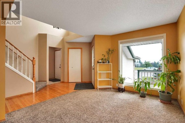 Living room - 332 Harvest Hills Drive Ne, Calgary, AB T3K4H7 Photo 5