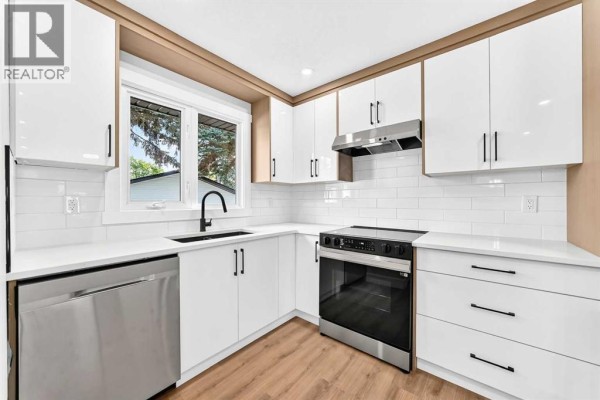 Primary Bedroom - 3320 60 Street Ne, Calgary, AB T1Y3S9 Photo 5