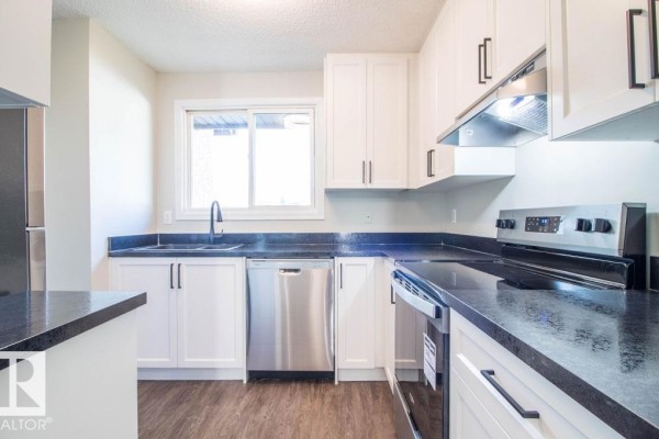 Family room - 3323 142 Av Nw, Edmonton, AB T5Y1H9 Photo 4