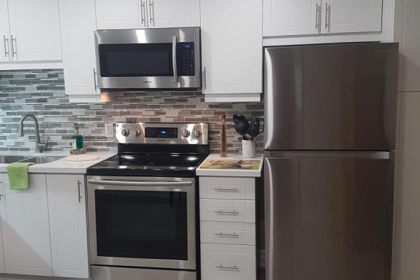 3323 Queen Frederica Drive, Mississauga, ON L4Y2Z9 Photo 3