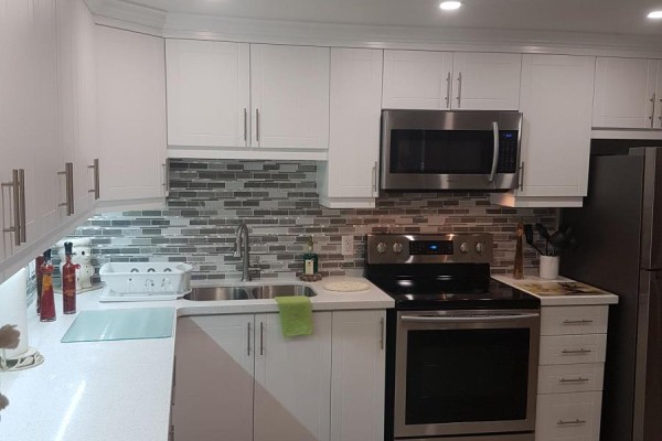 3323 Queen Frederica Drive, Mississauga, ON L4Y2Z9 Photo 4