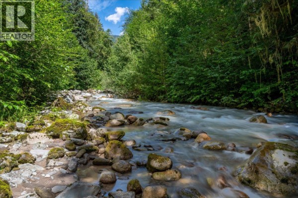 3324 Mamquam Road, Squamish, BC V8B0S6 Photo 2
