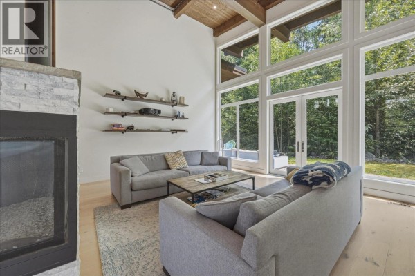 3324 Mamquam Road, Squamish, BC V8B0S6 Photo 4
