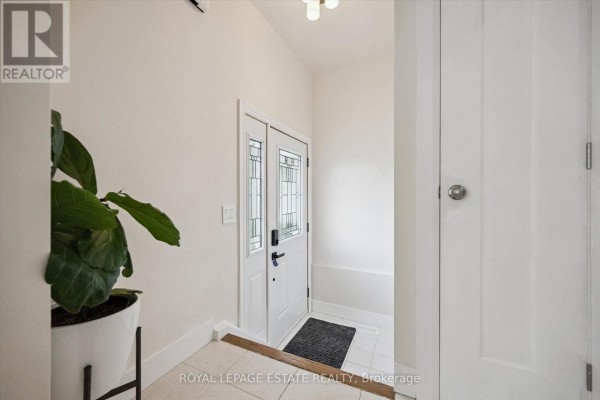 3325 Strabane Drive, Mississauga, ON L5C1W9 Photo 3