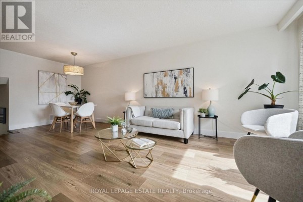 3325 Strabane Drive, Mississauga, ON L5C1W9 Photo 4
