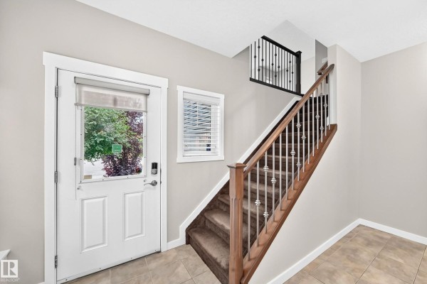 3329 West Court Nw, Edmonton, AB, photo 3