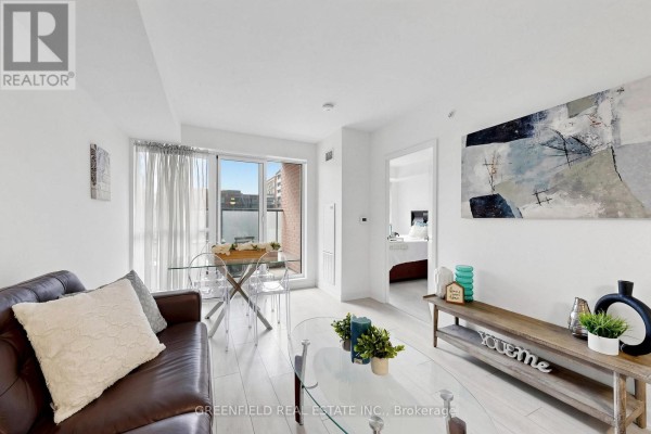 Kitchen - 333 - 31 Tippett Road, Toronto, ON M3H0C8 Photo 3