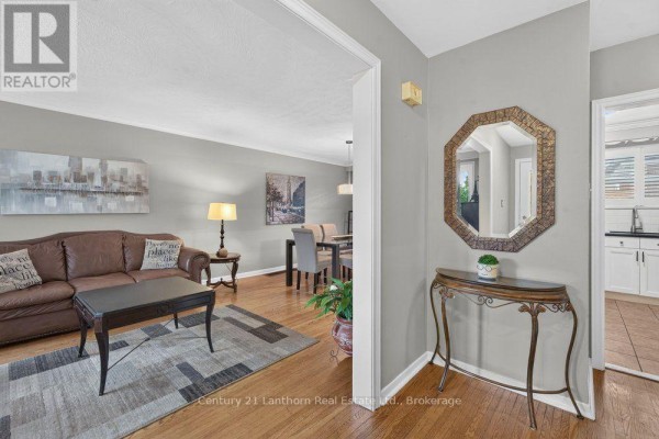 Foyer - 333 Jeffcoat Drive, Toronto, ON M9W3E4 Photo 5