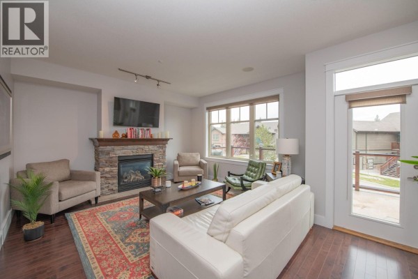 Living room - 333 Longspoon Drive Unit# 30, Vernon, BC V1H2L1 Photo 3