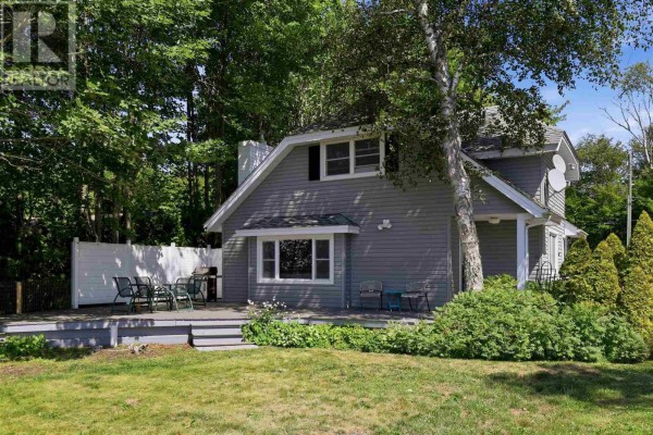 Living room - 333 Sunnyside Beach Rd, Sault Ste  Marie, ON P6A6K4 Photo 3