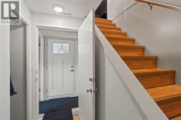 333 Waddington Drive, Kamloops, BC, photo 2