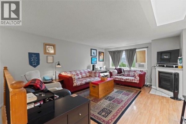 333 Waddington Drive, Kamloops, BC, photo 3