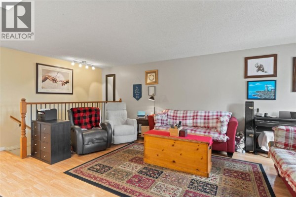 Bedroom - 333 Waddington Drive, Kamloops, BC V2E1S3 Photo 4