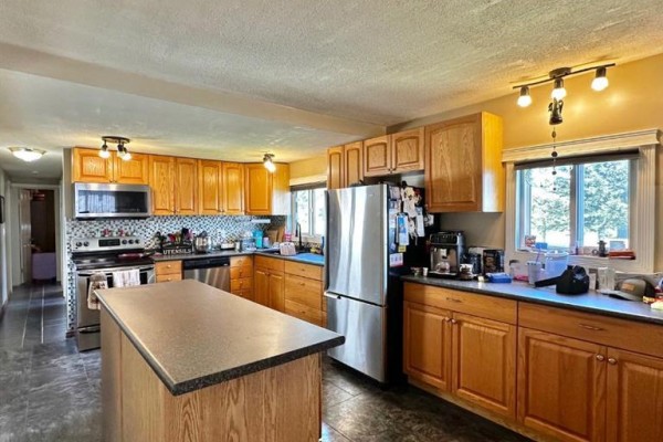 Living room - 334 & 338, 14579 Twp Rd 680, Lac La Biche, AB T0A2C0 Photo 5
