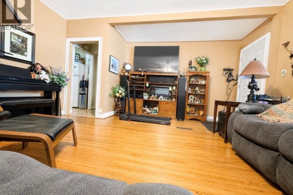 334 6th Avenue Se, Swift Current, SK, photo 2
