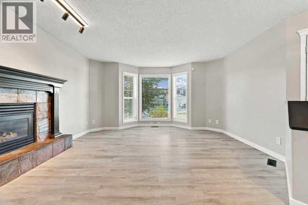 Kitchen - 334 Bridlewood Court Sw, Calgary, AB T2Y3T6 Photo 3
