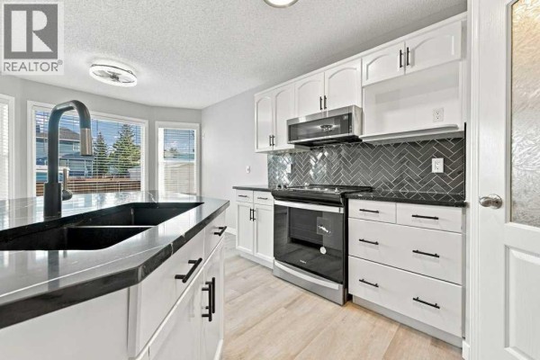 4pc Bathroom - 334 Bridlewood Court Sw, Calgary, AB T2Y3T6 Photo 5