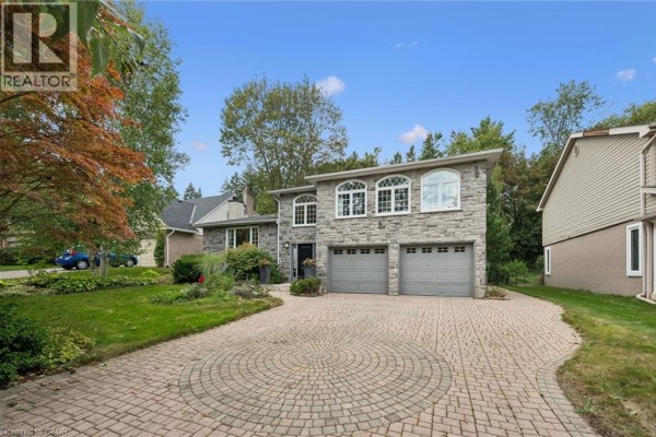 Great room - 334 Coleridge Drive, Waterloo, ON N2L2V6 Photo 2