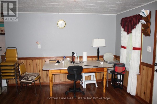 Bedroom 2 - 334 Glen Meyer Road, Norfolk, ON N0E1G0 Photo 5