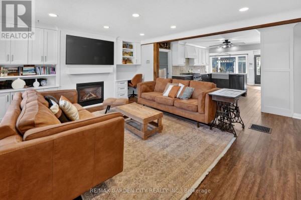 Living room - 334 Hwy 20 Road, Pelham, ON L0S1C0 Photo 5