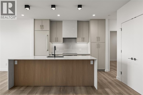 3340 Lakeshore Drive Unit# 306, Kelowna, BC, photo 2