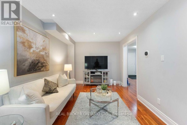 Bedroom 2 - 3341 Bobwhite Mews, Mississauga, ON L5N6E8 Photo 5