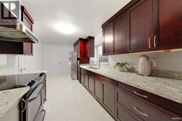 3342 Adanac Street, Vancouver, BC V5K2P3 Photo 3