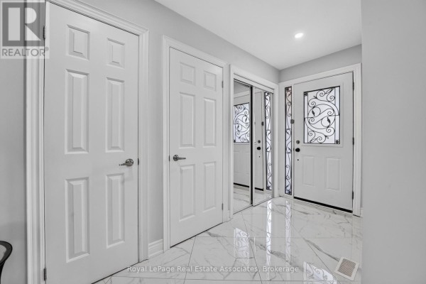 Family room - 3346 Chartrand Crescent, Mississauga, ON L5L4C5 Photo 5