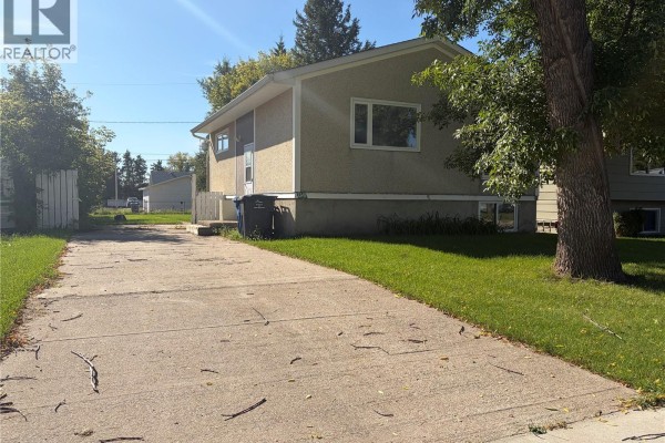 Living room - 3347 3rd Avenue E, Carrot River, SK S0E0L0 Photo 2