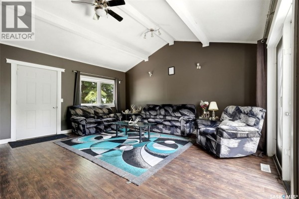 Living room - 335 Beta Street, Mclean, SK S0G3E0 Photo 4