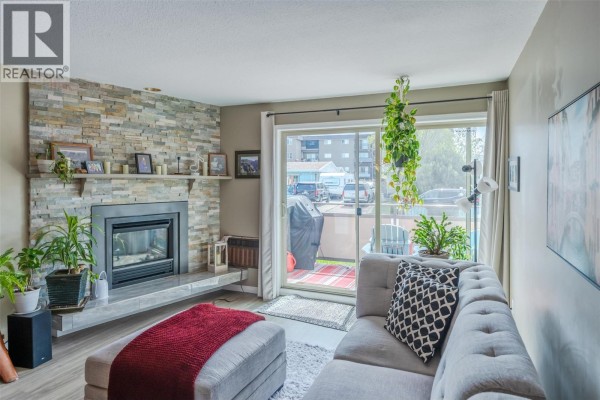 3pc Ensuite bath - 335 Churchill Avenue Unit# 103, Penticton, BC V2A1C9 Photo 5