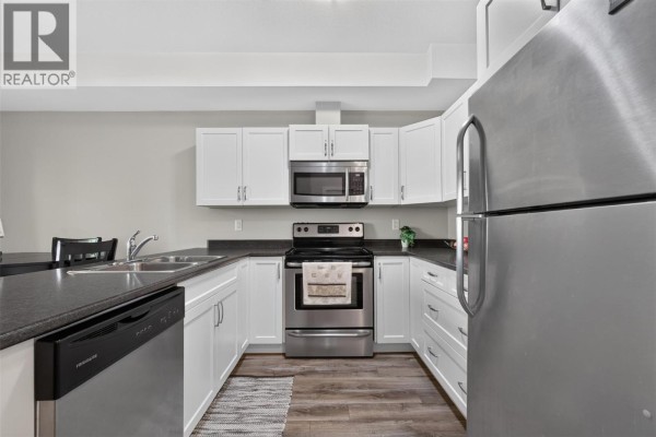 Foyer - 335 Gerstmar Road Unit# 3, Kelowna, BC V1X4A6 Photo 4