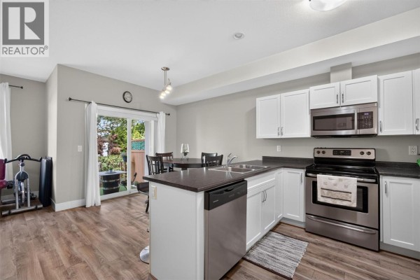 3pc Ensuite bath - 335 Gerstmar Road Unit# 3, Kelowna, BC V1X4A6 Photo 5