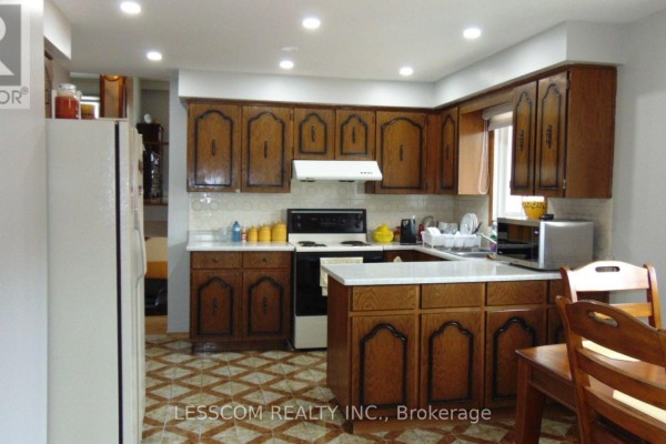 Kitchen - 335 Royal Salisbury Way, Brampton, ON L6V3G4 Photo 5