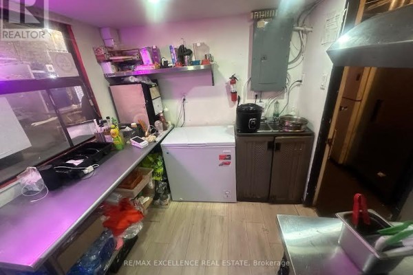 3 - 335 Yonge Street, Toronto, ON M5B1C1 Photo 4