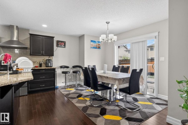 Kitchen - 3350 18b Av Nw, Edmonton, AB T6T0R4 Photo 3
