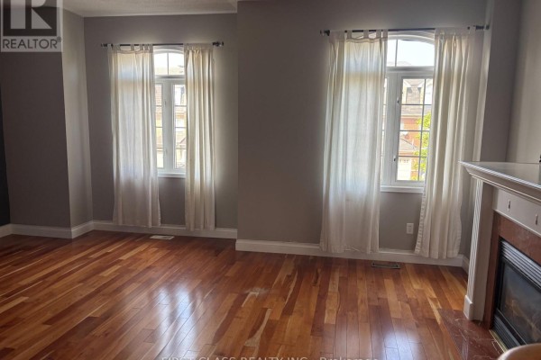 Living room - 3350 Southwick Street, Mississauga, ON L5M7L5 Photo 3